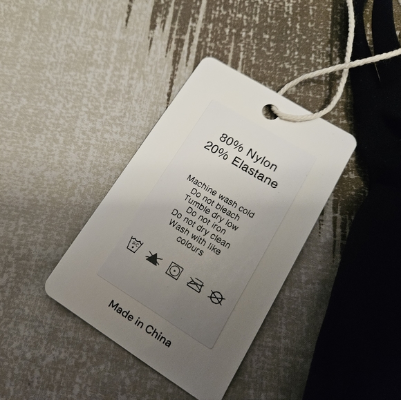 MAXBEE Padded Sports Bra with Crisscross Back - Picture 6 of 7